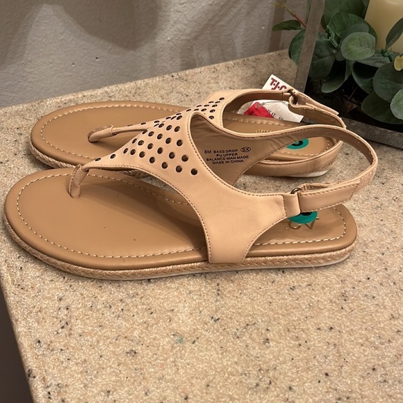 A2 by Aerosoles brand size 8M Velcro closure sandals- NWT - Picture 3 of 6